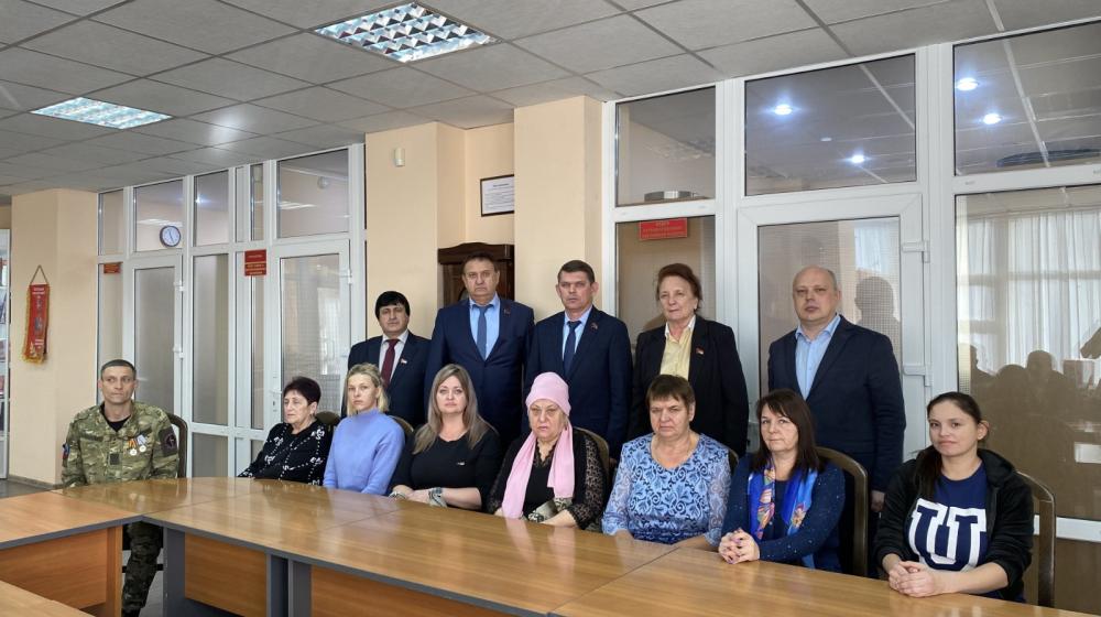 Депутаты-коммунисты Волгоградской областной Думы встретились с матерями и женами участников СВО