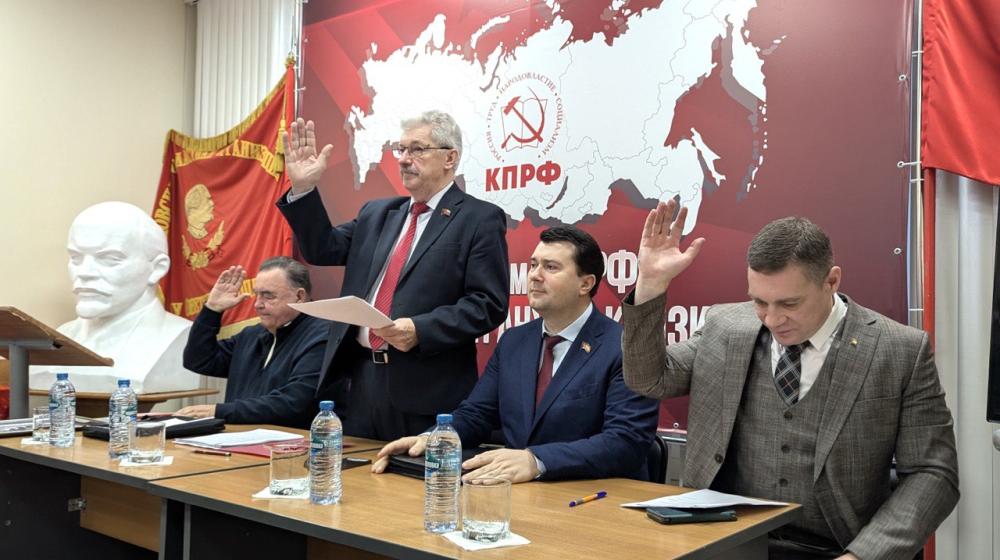 Олег Лебедев принял участие в пленуме Псковского обкома КПРФ и провёл приём избирателей