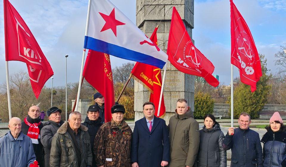 В Калининграде состоялось возложение цветов к 83 годовщине начала контрнаступления советских войск в битве за Москву