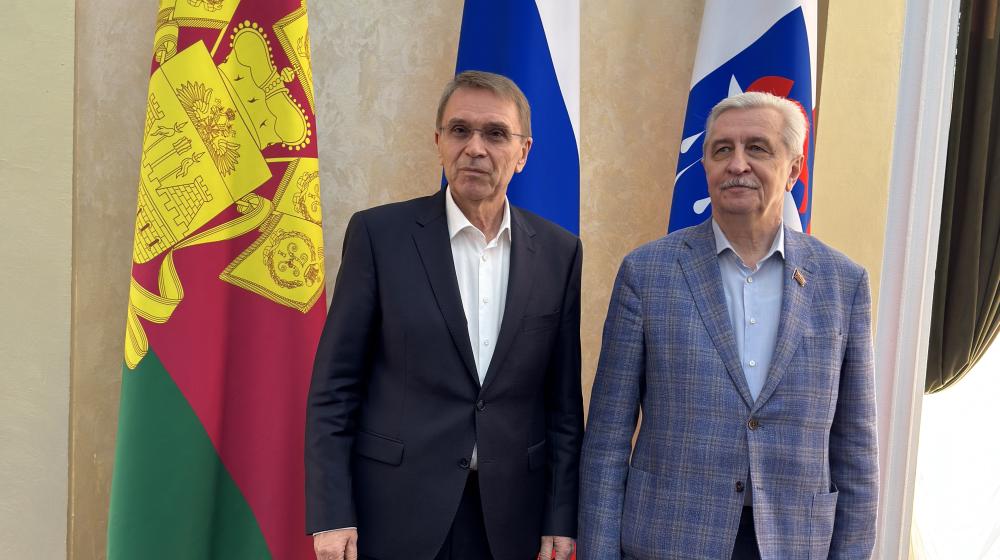 Краснодарский край. Коммунист-депутат Госдумы Н.И. Осадчий провел в Сочи рабочие встречи и поздравил команду КПРФ с победой на Кубке России по шахматам