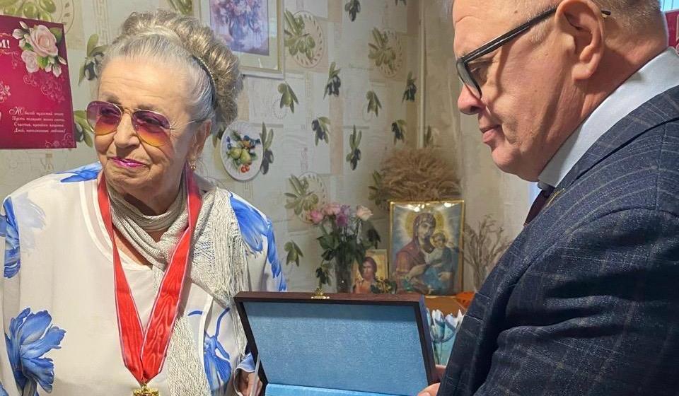 Московская область. Депутат КПРФ Александр Наумов поздравил с 90-летием Валентину Хрусталеву