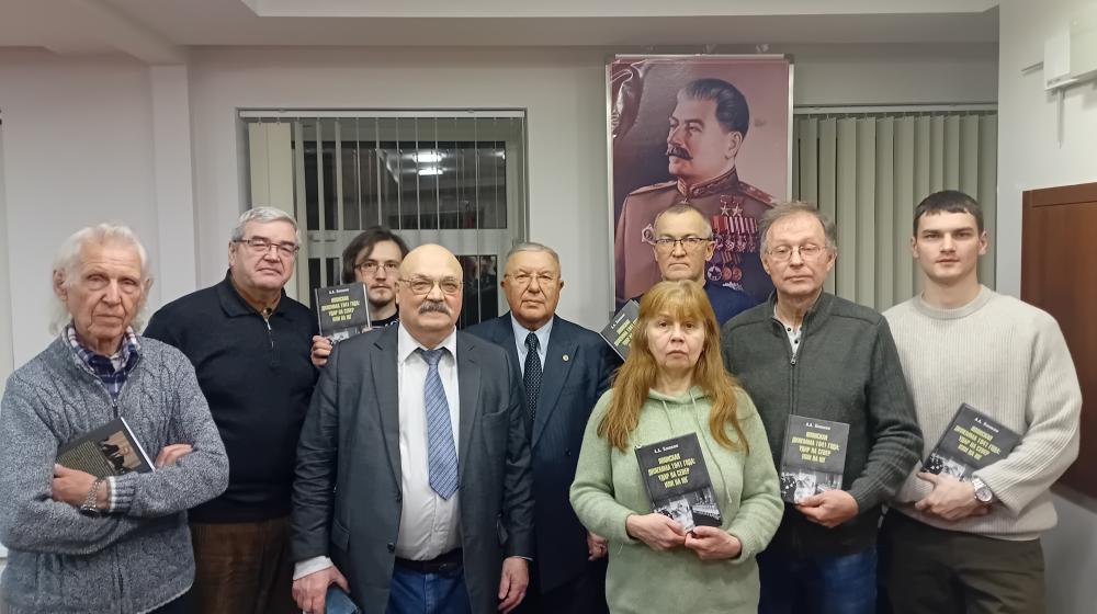 КПРФ организовала в Москве демонстрацию и обсуждение советской киноленты «Люди в океане»