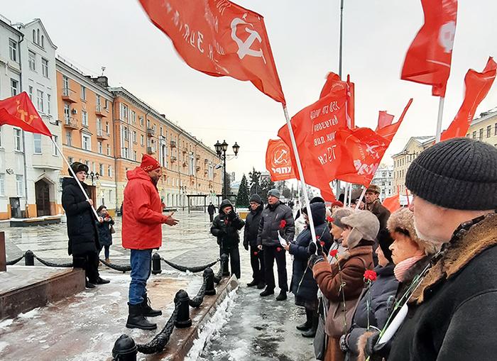 Коммунисты города Иваново отметили 145-летие Иосифа Виссарионовича Сталина