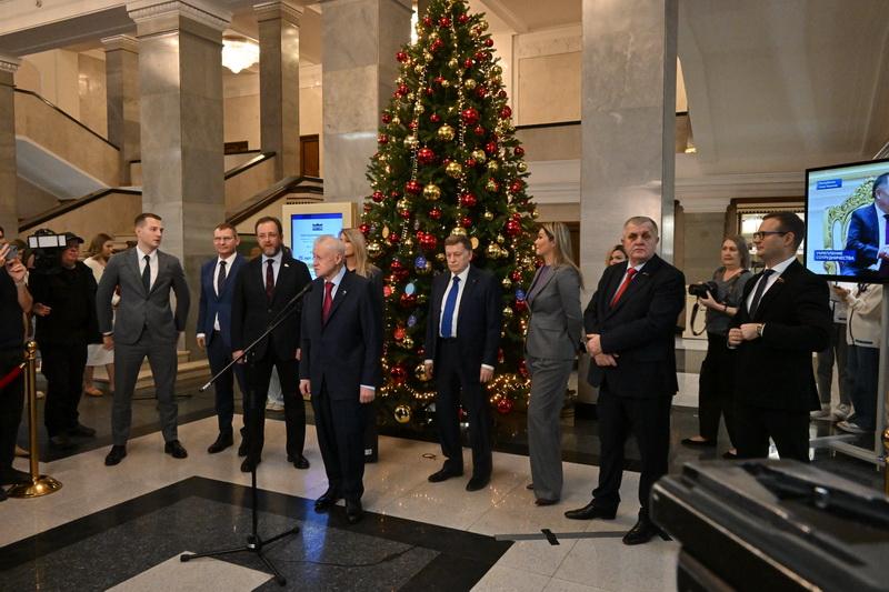 Депутаты-коммунисты в Госдуме приняли участие в благотворительной акции «Ёлка желаний»