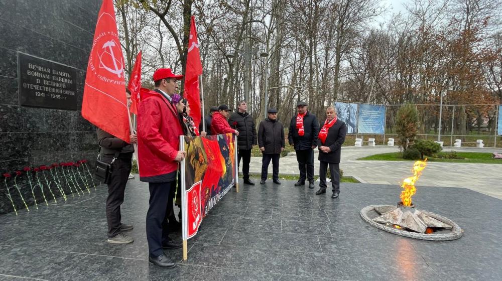 Дагестанские коммунисты почтили память защитников Москвы
