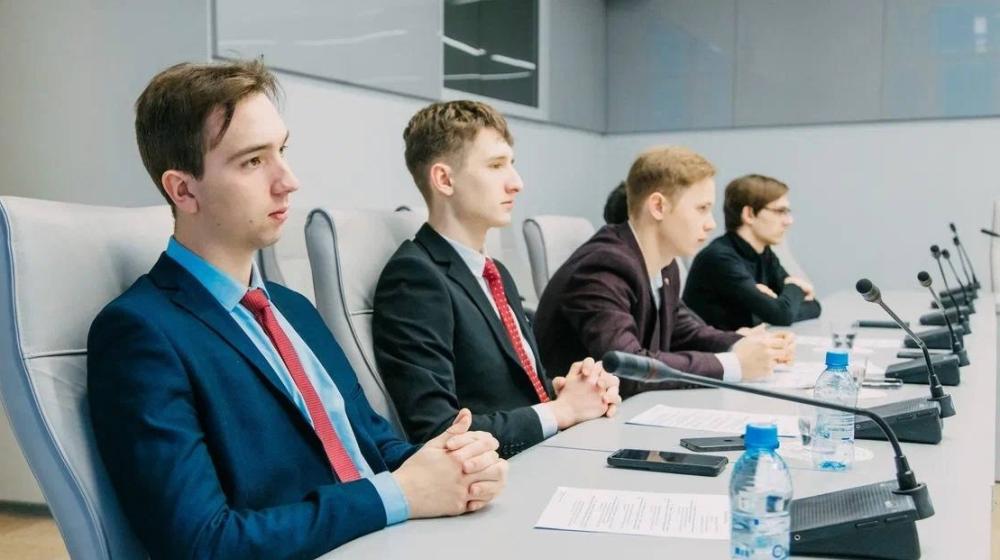 Красноярский край. Комсомольцы принимают активное участие в работе местного молодежного парламента