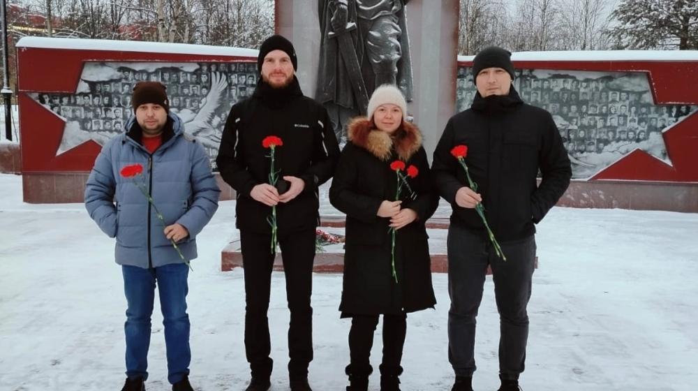 Ямальские коммунисты почтили память защитников Москвы от немецко-фашистских захватчиков