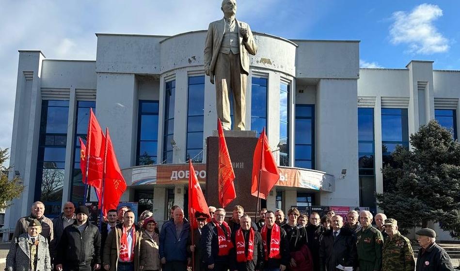 Кубанские коммунисты и сторонники партии почтили память В.И. Ленина