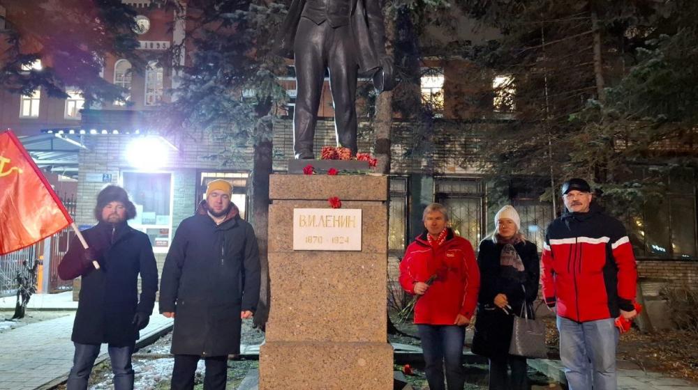 Санкт-Петербург. Помнить и применять на практике ленинские идеи!