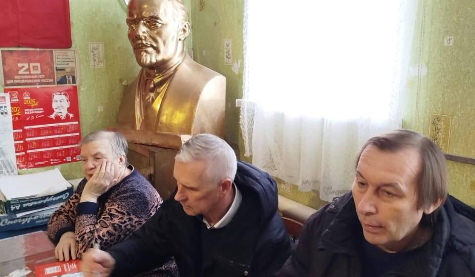 Самарская область. Встреча депутата регионального парламента от КПРФ Владимира Зимарова с жителями Борского района