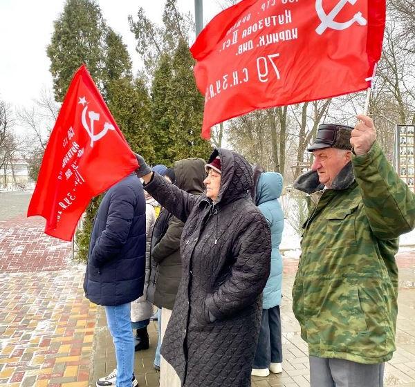 Коммунисты Апанасенковского района Ставрополья приняли участие митинге честь освобождения села от немецко-фашистских захватчиков