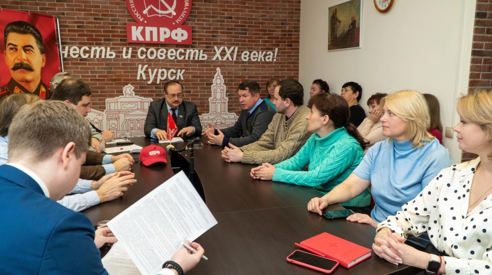 Курская область. Необходимо подготовить убеждённого грамотного политического бойца!