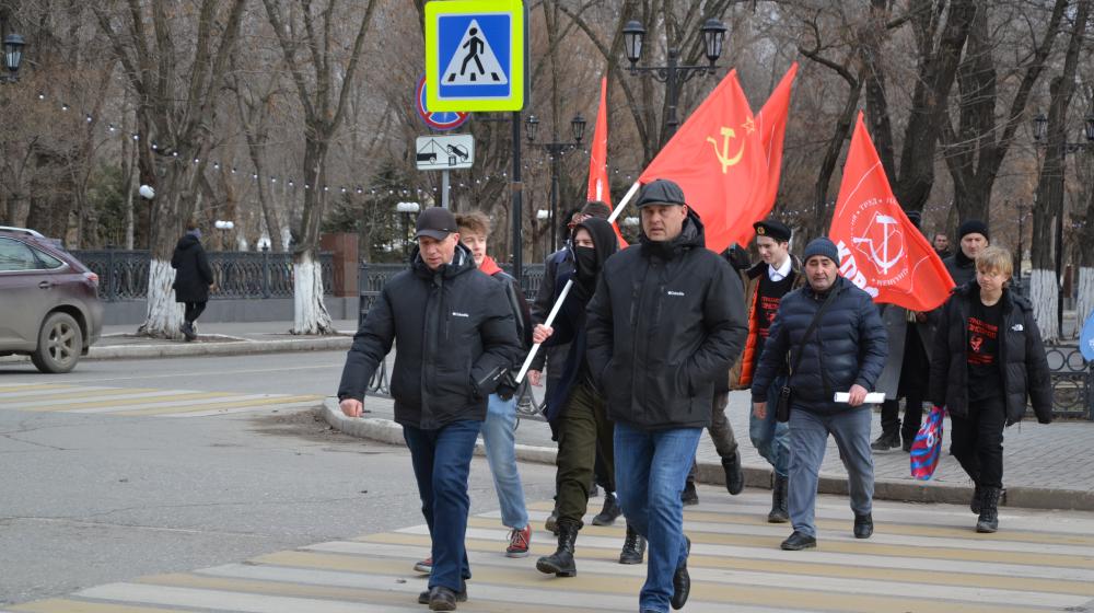 Астраханские коммунисты почтили память В.И. Ленина