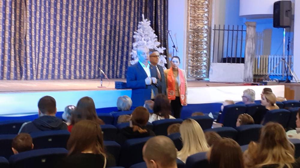 Калининград. Депутат Чернышева и калининградские коммунисты подарили новогодний праздник детям военнослужащих
