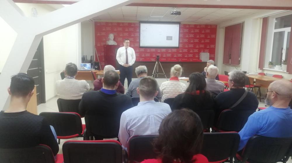 Алтайский край. Политклуб при Барнаульском горкоме КПРФ обсудил проблемы профсоюзного движения