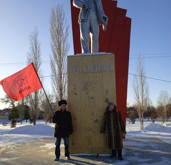 Саратов. Бессмертное имя Ленина всегда будет жить в сердцах нашего народа и всего прогрессивного человечества!