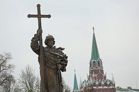 Сергей Обухов – «Независимой газете»: В России общество трех третей. Треть всегда за власть, треть за оппозицию, а еще треть колеблется