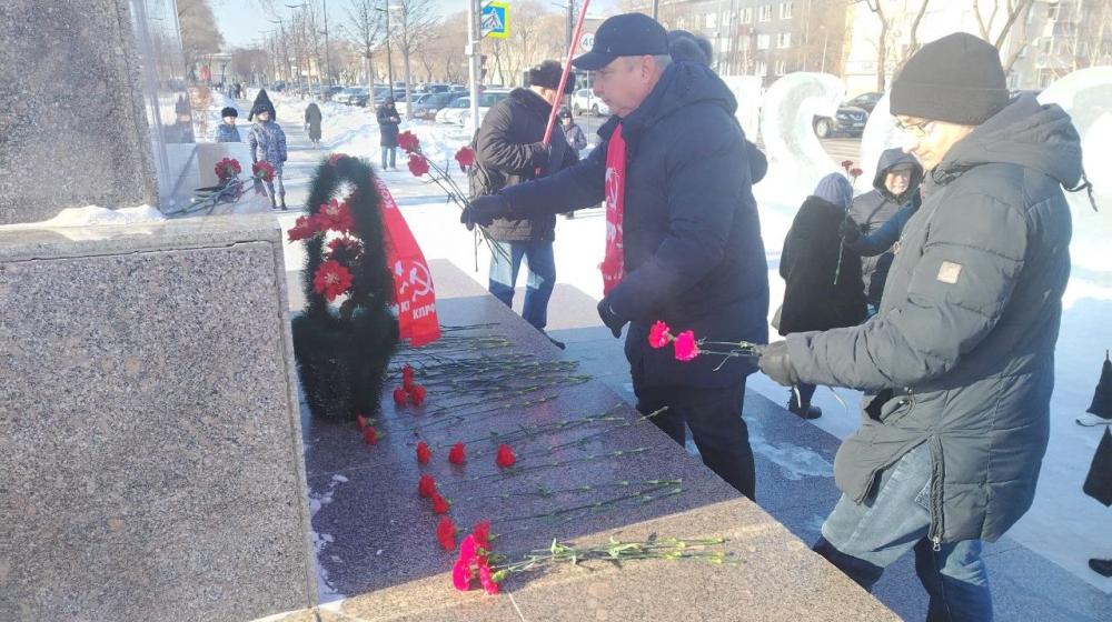 «Не за горами левый поворот»: амурские коммунисты почтили память В.И. Ленина