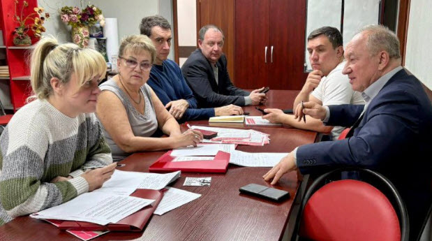 В Саратовском обкоме КПРФ состоялось заседание штаба по проведению всероссийского референдума, инициированного КПРФ