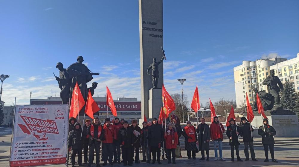 Коммунисты Брянщины отметили 107-ю годовщину создания Красной Армии и Военно-Морского флота