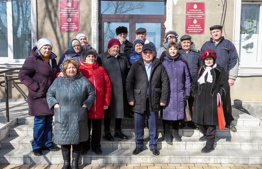 Депутаты фракции КПРФ в Народном Хурале Калмыкии провели встречу с избирателями в селе Приютное