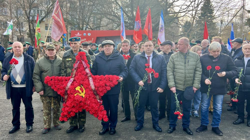 Коммунисты Крыма почтили память воинов-интернациалистов