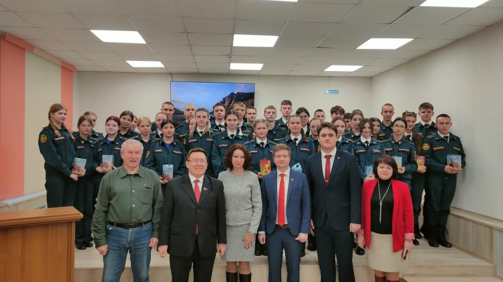 Курская область. Состоялась встреча депутатов с учащимися автотехколледжа