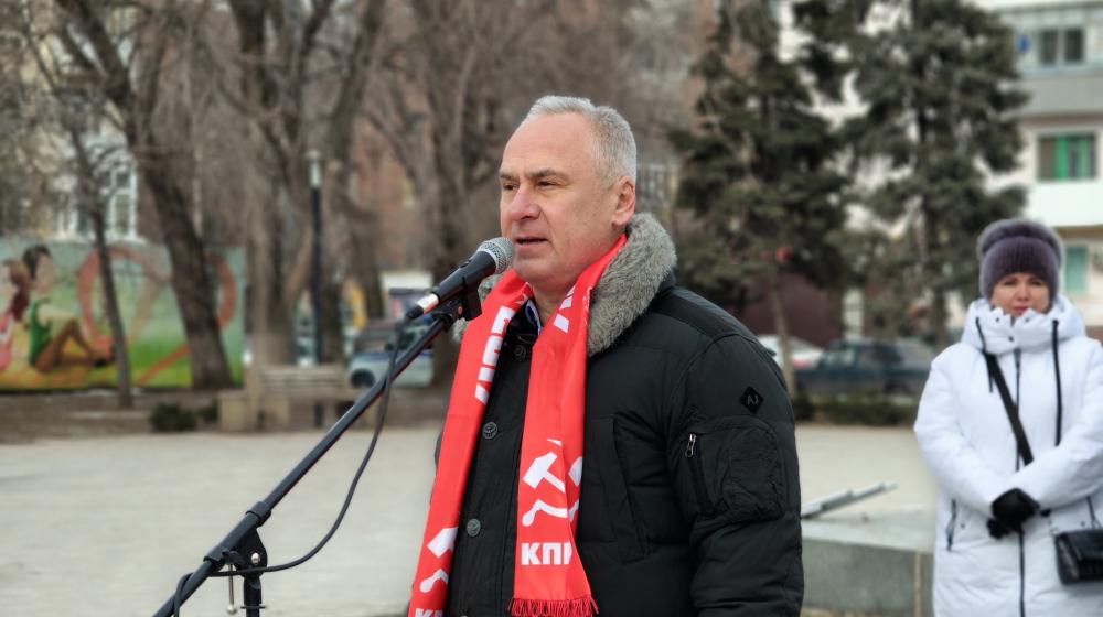 В Ростове-на-Дону участники митинга потребовали принятия «Программы Победы» КПРФ в качестве государственной