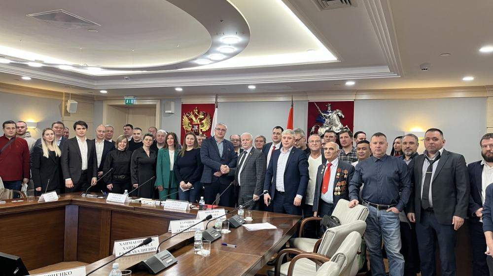Столичные депутаты-коммунисты провели круглый стол на тему "Такси нашего города"