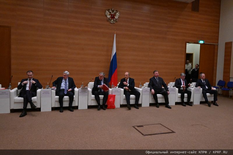 Г.А. Зюганов наградил депутатов фракции КПРФ в Госдуме