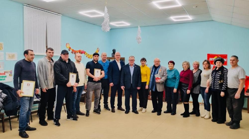 Московская область. Депутат КПРФ Александр Наумов наградил озерских волонтеров