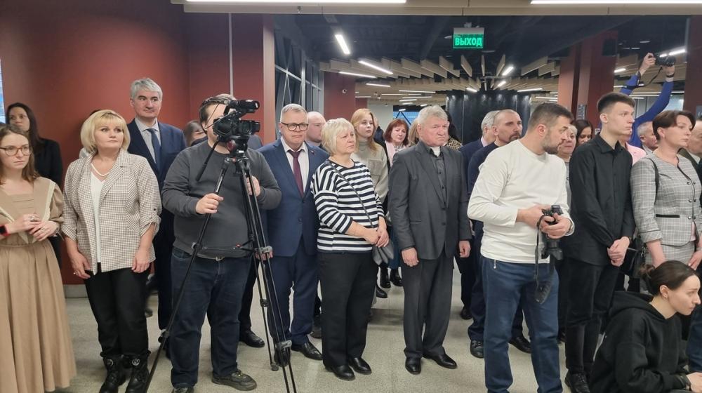 Заместитель Председателя Мособлдумы Александр Наумов принял участие в мероприятии – фотовыставке «Отец Героя»
