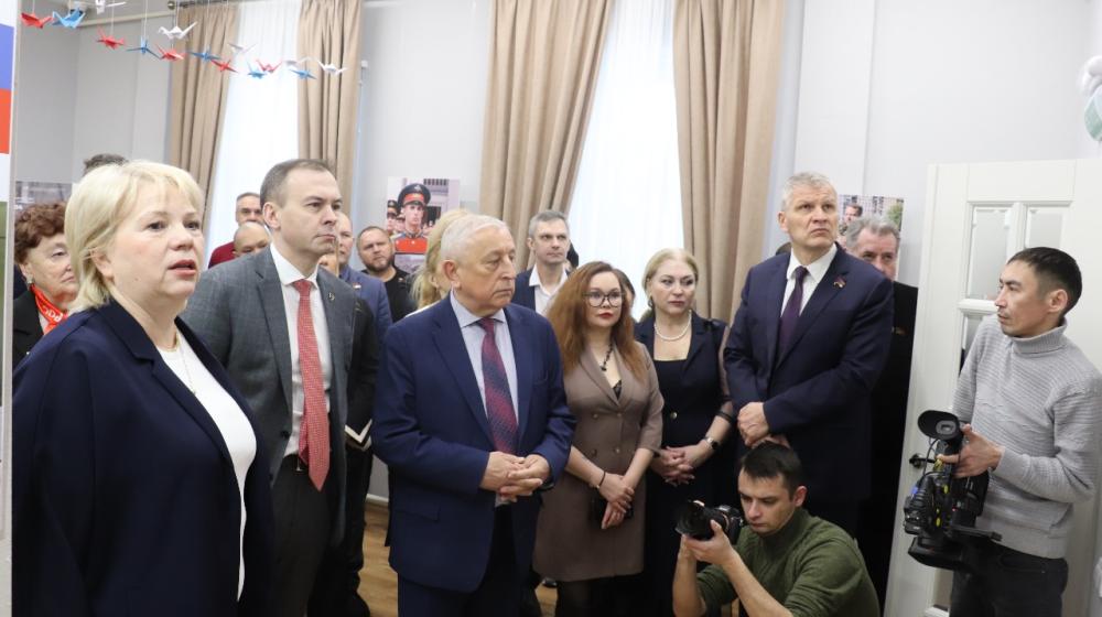 Участники Арктического форума КПРФ посетили в Салехарде выставку, посвящённую военкору-коммунисту Ростиславу Журавлёву