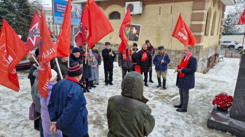 Пензенские коммунисты почтили память Иосифа Сталина