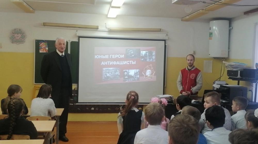 Новгородская область. Юным неболчанам рассказали о пионерах-героях