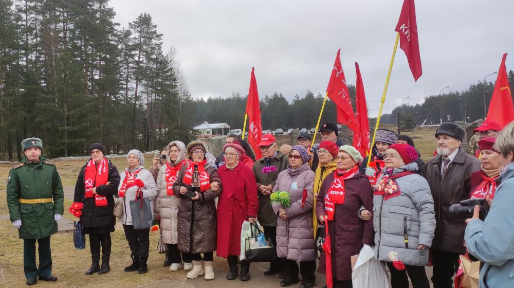 Новгородские коммунисты передали эстафету «Наша Великая Победа» ленинградским товарищам