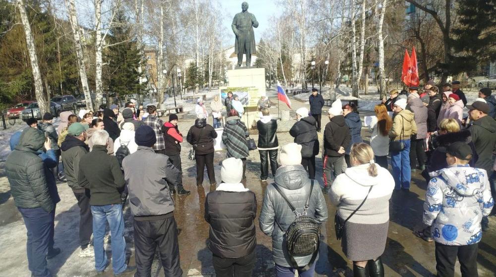 Алтайский край. В Бийске при поддержке КПРФ состоялся родительский митинг