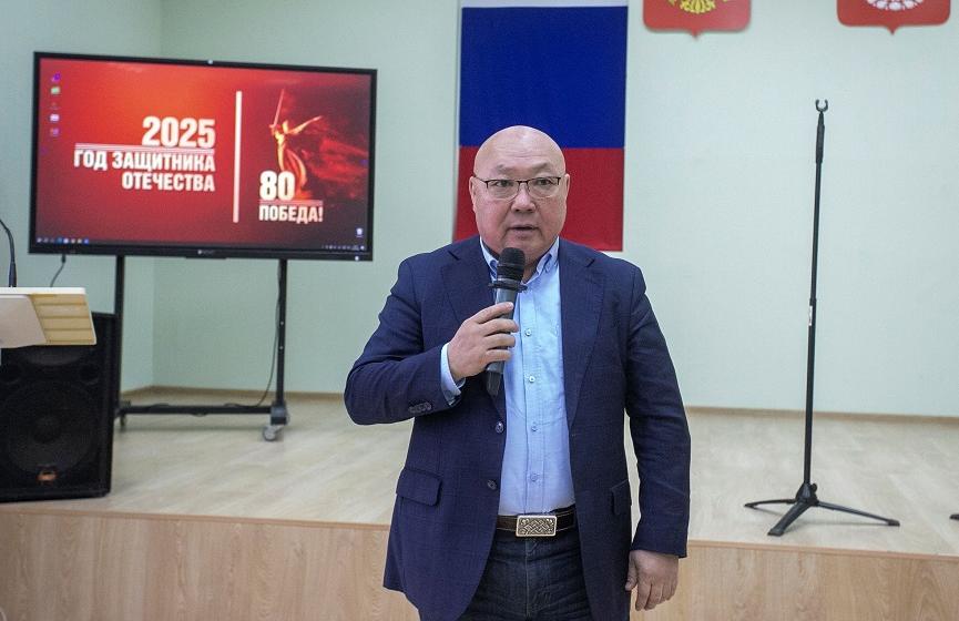 Заместитель Председателя парламента Калмыкии Николай Нуров поздравил яшалтинцев с началом Победного Марша