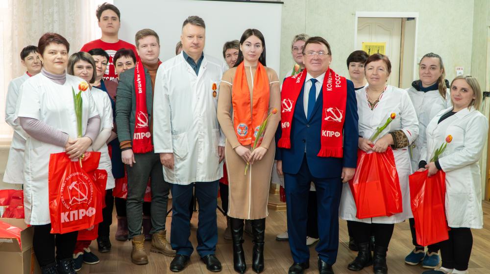 Борющаяся область - боевитая партийная организация! Курские коммунисты посетили военный госпиталь