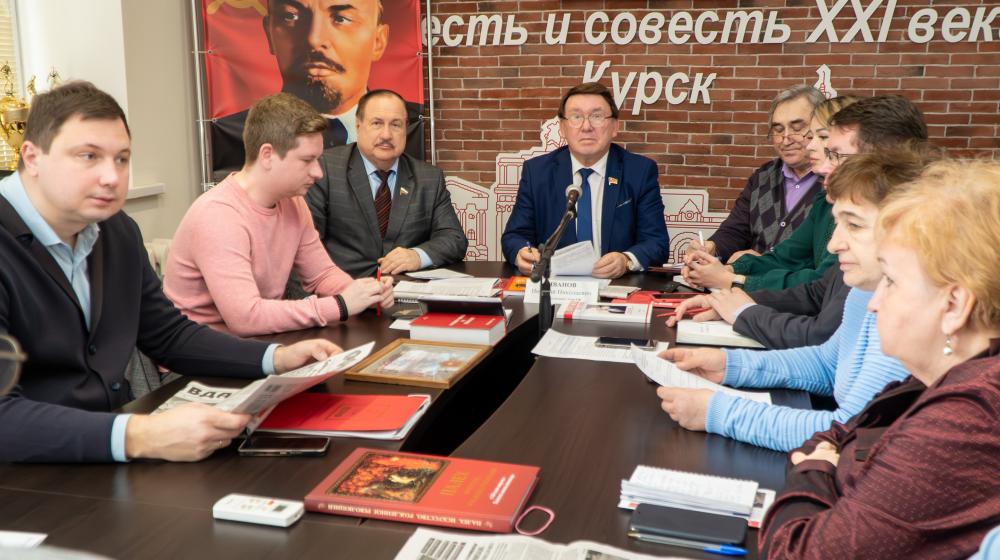 Курская область. Н.Н. Иванов провел шестое занятие в школе партийно-политического просвещения для работников аппарата