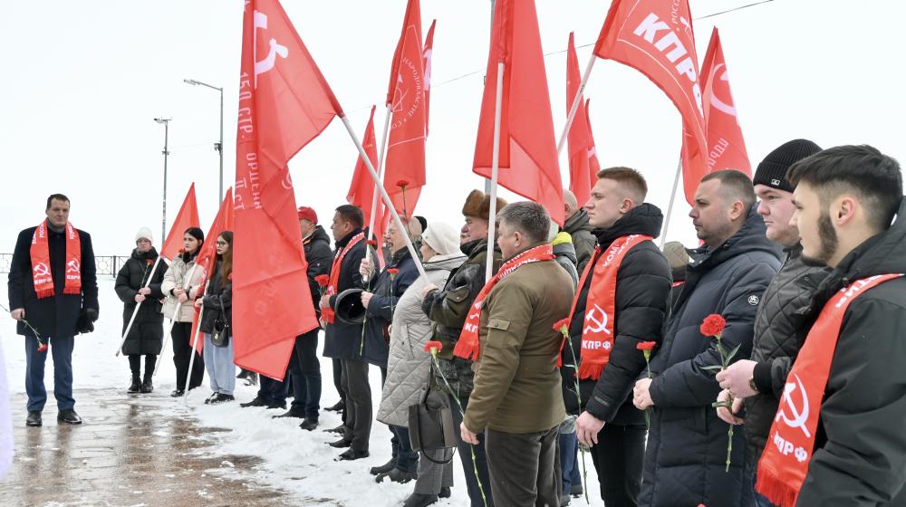 Коммунисты Ульяновской области почтили память И.В.Сталина