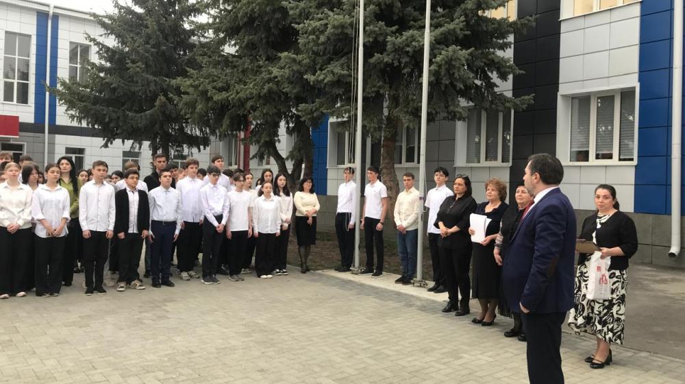 Камила Тамбиева и Дамир Найманов из Карачаево-Черкесии стали победителями Всероссийского конкурса Ленинского комсомола "Человек стальной воли", посвященного 120-летию писателя Николая Островского