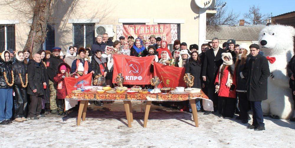 «Красная» масленица в Луганске