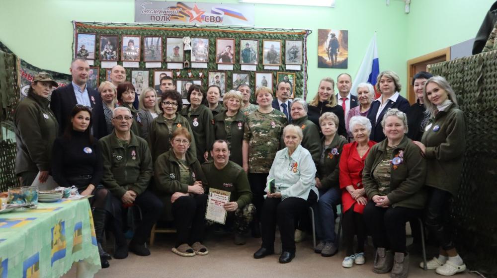 Мария Дробот посетила Семейный Клуб «СВОи.Краснокамск.АТЛЕТ» и вручила медали «80 лет Победы» самым активным участникам