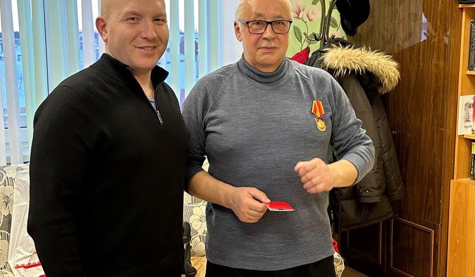 Ненецкий автономный округ. Лидер местных коммунистов Михаил Райн встретился с партийными активистами и жителями отдаленного поселка Красное