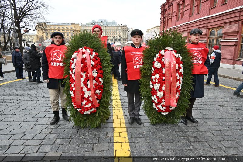 В 72-ю годовщину Памяти И.В. Сталина, в Москве прошло торжественное возложение венков к Мавзолею В.И. Ленина и Мемориальной Могиле И.В. Сталина у Кремлевской стены