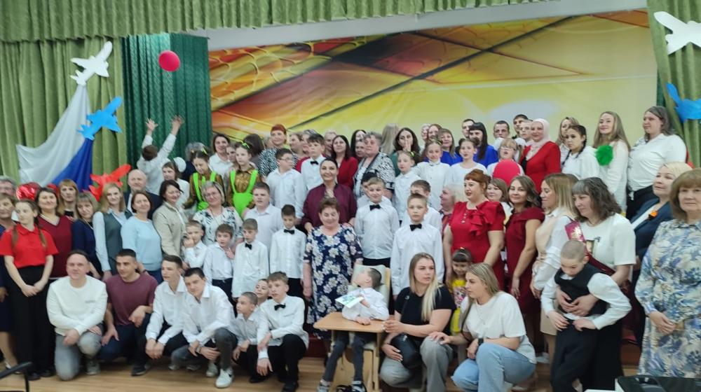 Красноярский край, Назарово: коммунисты поздравили детский дом с юбилеем