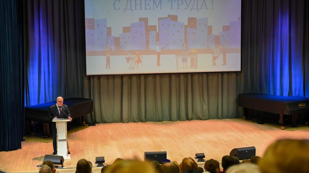 Руководитель фракции КПРФ Александр Наумов поздравил жителей Ленинского г.о. с Днем труда