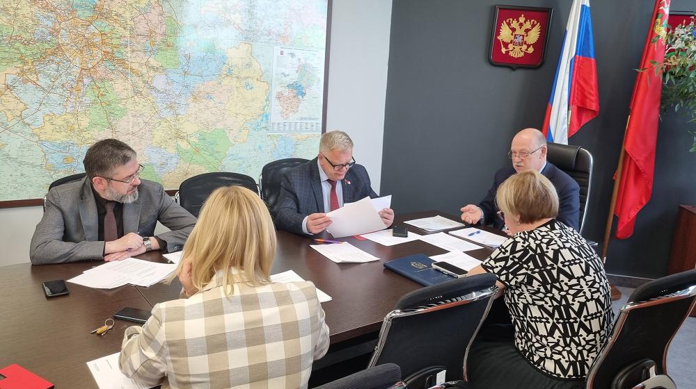 Руководитель фракции КПРФ Александр Наумов: В год 80-летия Великой Победы присвоение почетных званий «Населенный пункт воинской доблести» городам Подмосковья – знаковое событие!