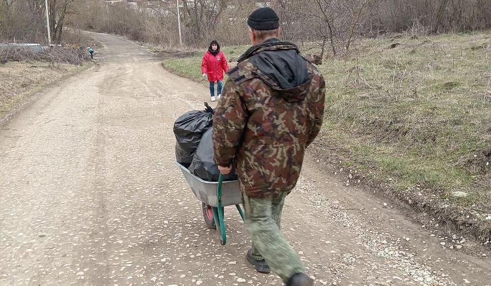 Пензенская область. В селе Воскресеновка прошел коммунистический субботник